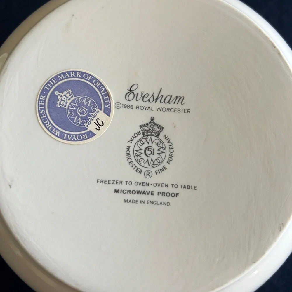 Royal Worcester Evesham Vale 8